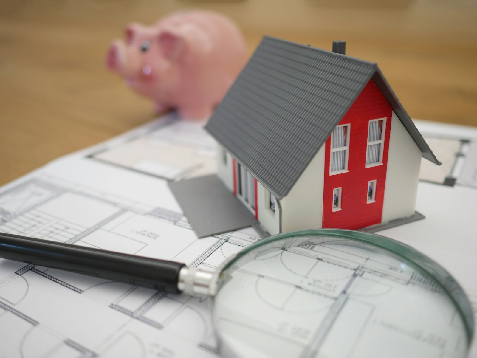 Avaliação de imóvel com planta e maquete